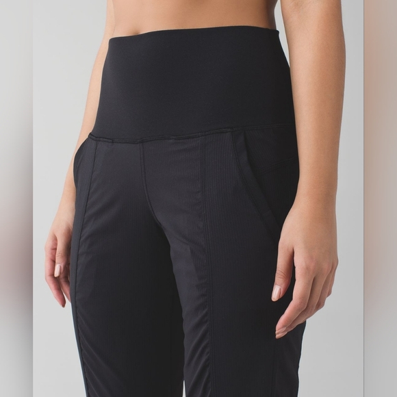 LULULEMON In Flux Crop Pants Size 4 Black Color With Pockets - Picture 3 of 16